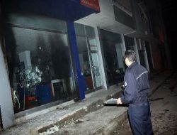 Terör Örgütü Yandaşları, Vatandaşın İş Yerine Molotof Ve Taşlarla Saldırdı