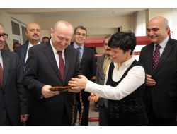 Görmeyen Gözlerle Okumayı Öğrenen Bayanların Azmine Vali Hayran Kaldı