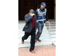 İzmir'de 34 Bin Paket Kaçak Sigara Ele Geçirildi