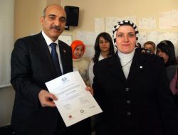 Girişimcilik Kursunu Bitiren Kadınlar İş Hayatına Hazırlanıyor
