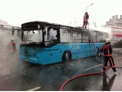 Terör Yandaşları 2 Otobüsü Yaktı