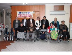 Engel Tanımayan Engelliler Derneği Tekerlekli Sandalyeleri Teslim Etti
