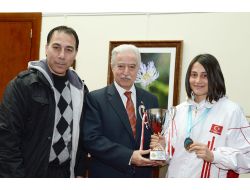 Avrupa Şampiyonu Sporcu, Madalyasını Aldırmaz'a Getirdi