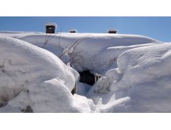 Bitlis’te Yine Kar Yağdı, Tek Katlı Evler Kara Gömüldü