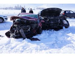 Görevden Dönen Sivil Polis Memurlarının Aracı Karşı Şeride Geçti: 5 Yaralı