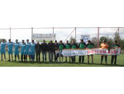 Hemşehrilerinden Müslüm Gürses’e Destek Pankartı