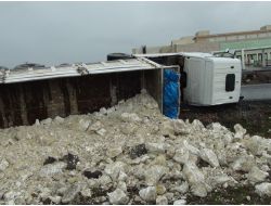 Siverek'te Mermer Yüklü Tır Şarampole Uçtu, 1 Yaralı