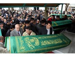 Yangında Ölen İki Kız Kardeş Ve Halaları Gözyaşlarıyla Uğurlandı