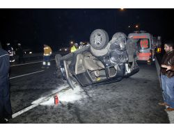 Kaza Yapan Otomobil Mazgallarda Asılı Kaldı