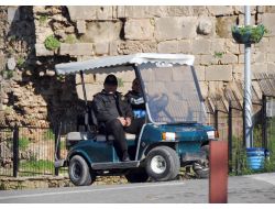 Golf Arabası Devriyesiyle Side'de Dilenci Ve Seyyar Satıcılara Geçit Verilmiyor