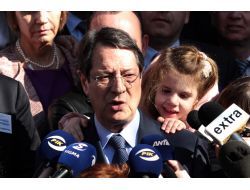 Rum Başkanlık Seçimleri; Anastasiadis Önde