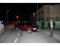 Otomobile Çarpan Motosikletli Yaralandı