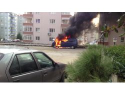 Park Halindeki Minibüs, Alevlere Teslim Oldu