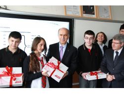 Bursa Erkek Lisesi’nde Tablet Bilgisayar Heyecanı