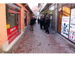 Aynı Sokaktaki 5 İş Yerine Giren Hırsızlar, Boş Dükkânı Da Soymaya Kalktı