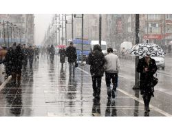 Sivas’ta Kar Yağışı Hayatı Olumsuz Etkiliyor