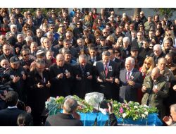 Çığ Altında Kalarak Can Veren Tapul İçin İzmir'de Tören Düzenlendi