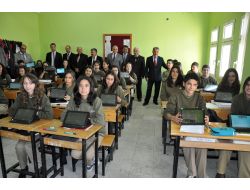Tarsus'ta Öğrencilere Tablet Bilgisayar Dağıtıldı
