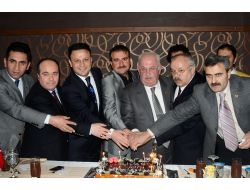 Sivas Basını Birleşmeyi Pasta Keserek Kutladı