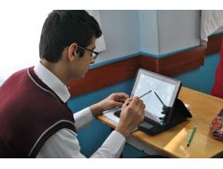 Kırıkkale'de Öğrencilere Tablet Bilgisayar Dağıtıldı
