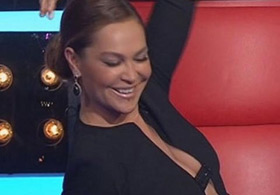 HÜLYA AVŞAR da sözleri unutunca...