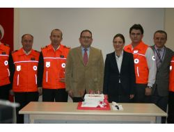 İzmir'de Hava Ambulansının 5. Yaşı Pasta Kesilerek Kutlandı