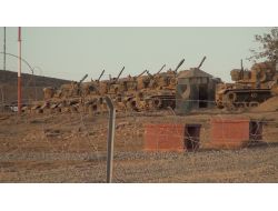 Suriye Sınırına Tank Sevkiyatı Yapıldı