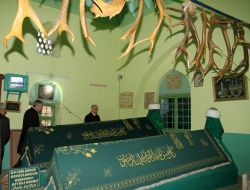 Geyiklibaba Camii Ve Türbesi Restore Ediliyor