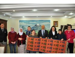 Rehabilitasyon Merkezi Sakinlerinden Vali Pek'e Anlamlı Ziyaret