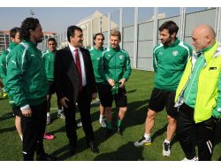 Mustafa Dündar, Hikmet Karam Ve Futbolcuları Ziyaret Etti