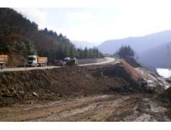 Bursa-keles Yolunun Heyelanlı Kısımlarına Dolgu Yapılıyor