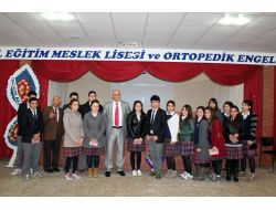 Turhal'da Takdir Alan 550 Lise Son Sınıf Öğrencisine 100 Lira Nakit Para Ödülü