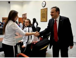 Rektör Coşkun, Bayan Hokey Takımını Kabul Etti