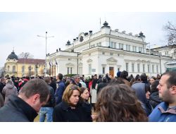 İstifa Eden Başbakana Destek Gösterisi