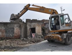 Batman Belediyesi 40 Metruk Evin Yıkımını Tamamladı