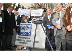 Kuyumcular Ankara’da Bddk’yı Protesto Etti