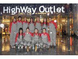 Highway Outlet Bayan Hokey Takımı Portekiz'e Gitti