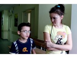 Günde 12 Saat İnternet Başında Kalan Çocuğun Gözlerini Kaybetme Riski