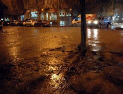Kars'ta Beklenen Kar Yerine Yağmur Yağdı