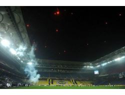 Fenerbahçe Taraftarı "Kaldırım"ı Yaktı