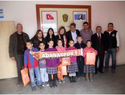 Taraftarlardan İlkokul Öğrencilerine Adanaspor Forması
