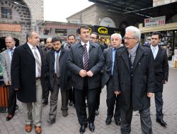 Ulucami Caddesi'nde Cephe Ve Zemin Yenileniyor