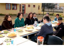 Antalya'da Gönül Elçileri Heyeti, Sevgi Evleri'ni Ziyaret Etti