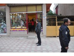 Kuyumcuya Kaldırım Taşıyla Sadırdı