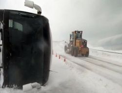 Cenazeden Dönen Otobüs Devrildi: 5 Yaralı