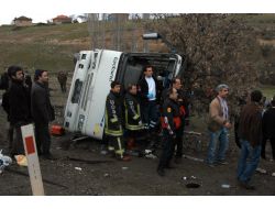 Uşak'ta Servis Aracı Devrildi: 29 Yaralı