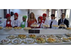 Öğrenciler, Hem Aşçılığı Öğreniyor Hem De Harçlığını Çıkarıyor