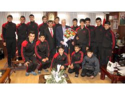 Voleybolculardan Belediye Başkanı Dede’ye Ziyaret