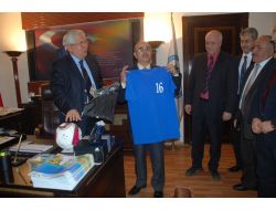 Ereğli Belediyesi'nden Amatör Takım Yönetimine Malzeme Yardımı