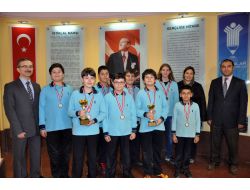 Yamanlar Öğrencileri Satrançta İzmir'i Fethetti